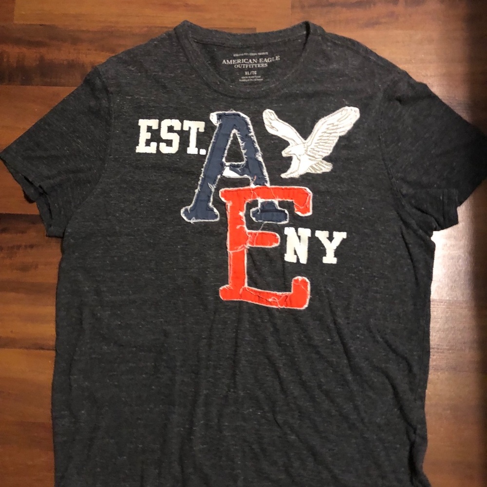 Men’s AE graphic tee